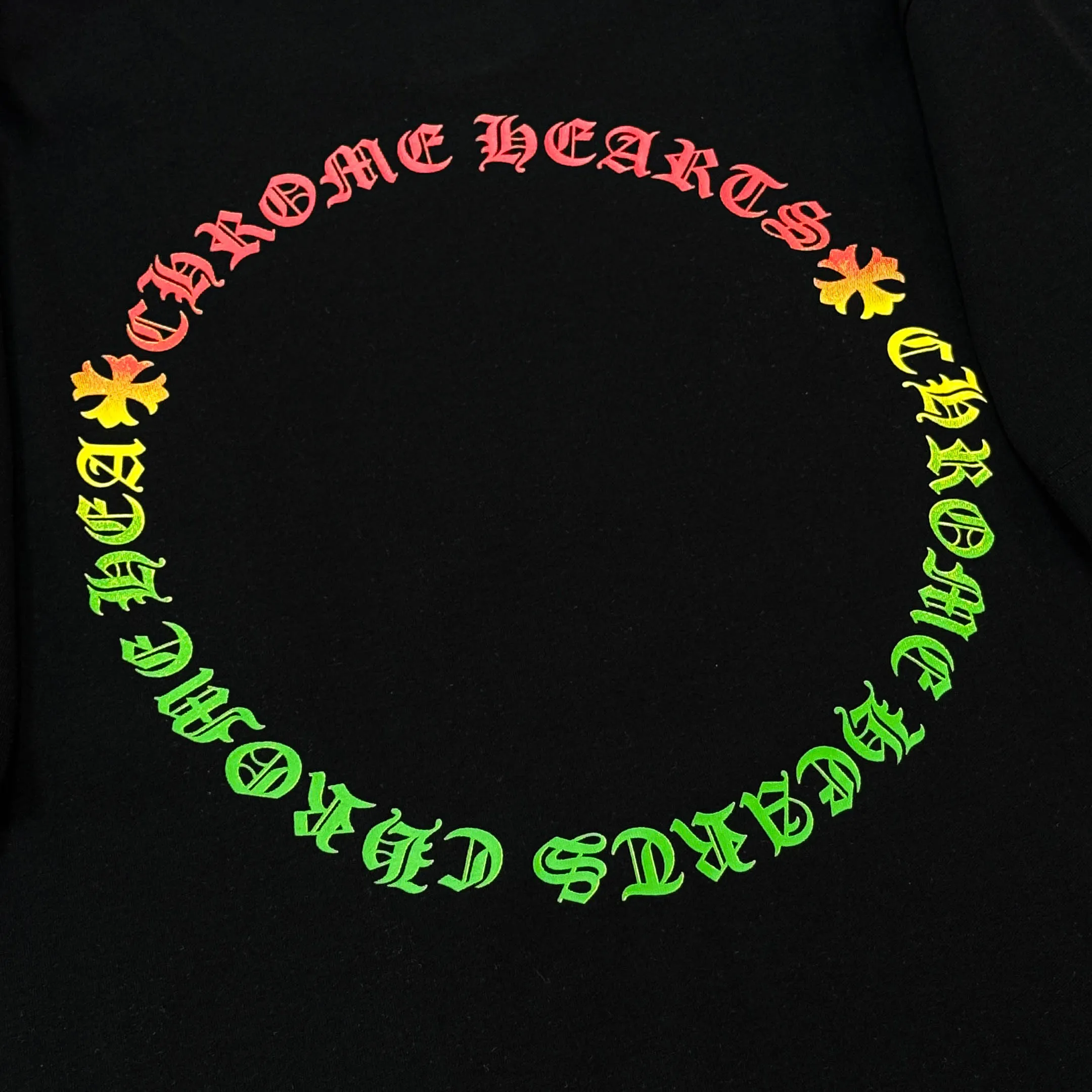 P170 Chrome Hearts Chrome Hearts 25 high version. The fabric is made of 300g high-density pure cotton. It does not deform or shrink. It has three labels. It is the same style for men and women. Technology: Gradient digital printing. Color: White. Black. SIZE: S-XL.